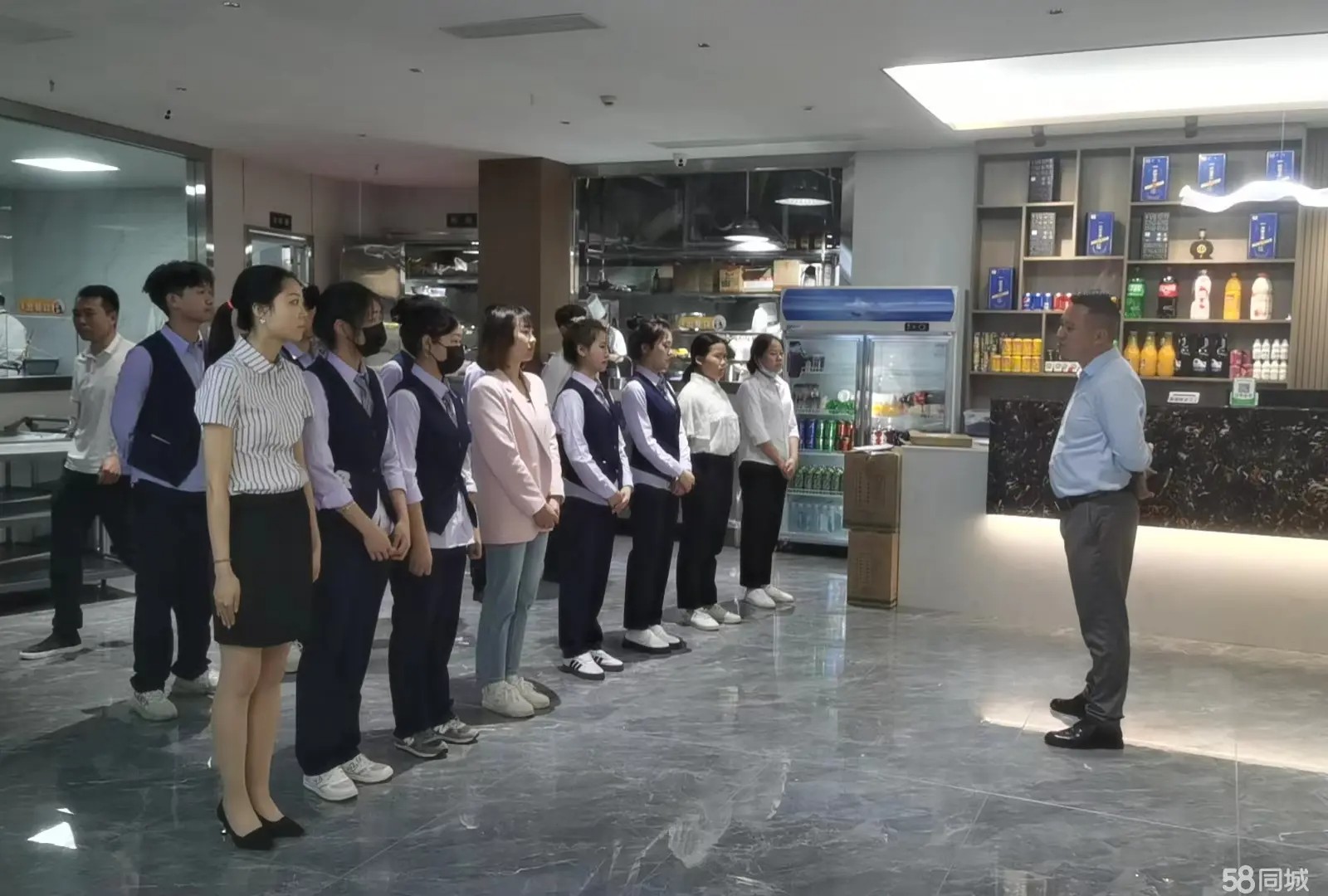 （转让因急需资金将正在营业的旺铺转让（位置在仁怀市中心）